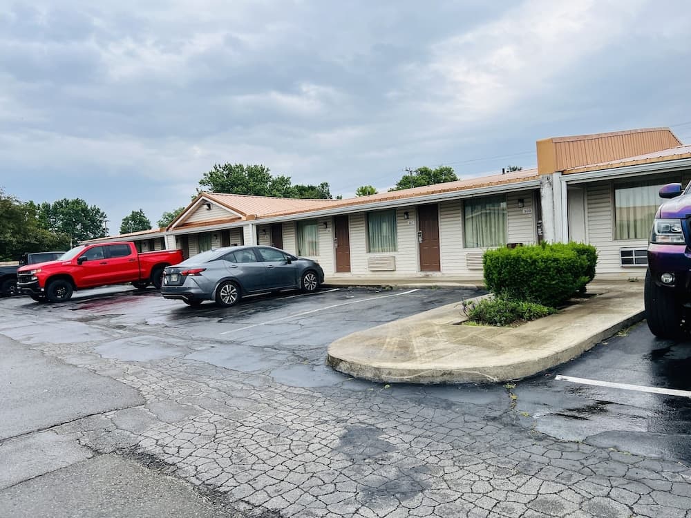 Cozy Garden Inn By OYO Hwy 40 Richmond — hotel in Richmond, Indiana
