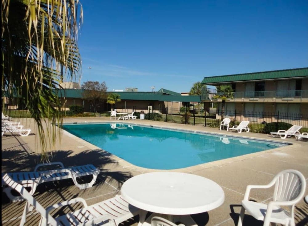 OYO Hotel Audubon Baton Rouge Port Allen I-10 property views in Port Allen, LA — gallery photo 3