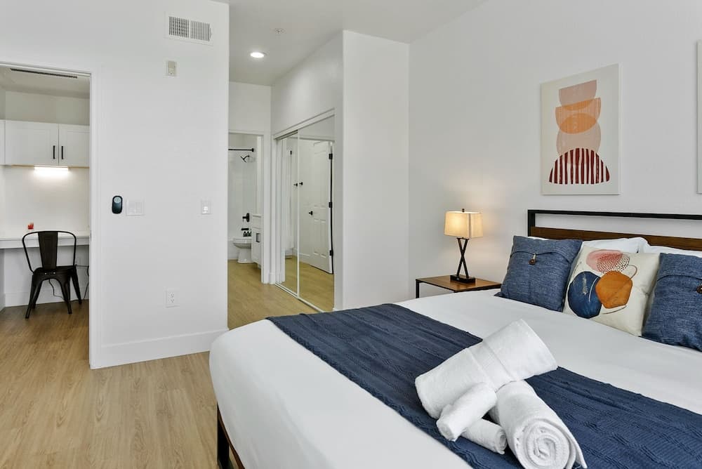 TWO CozySuites Apartment DowntownChandler gallery photo in Glendale, AZ — image 12