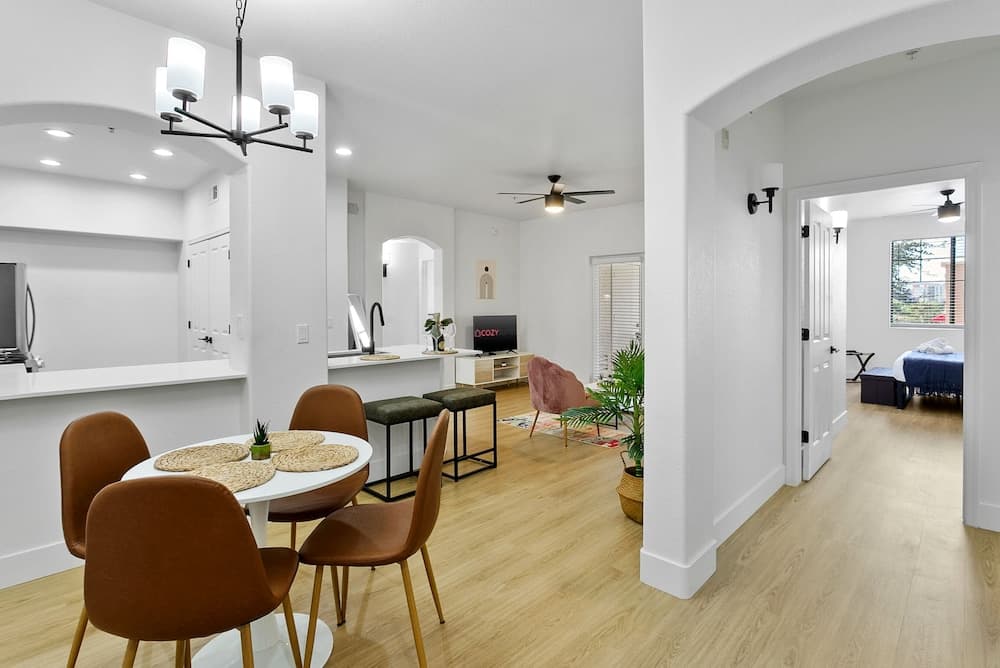 TWO CozySuites Apartment DowntownChandler gallery photo in Glendale, AZ — image 9