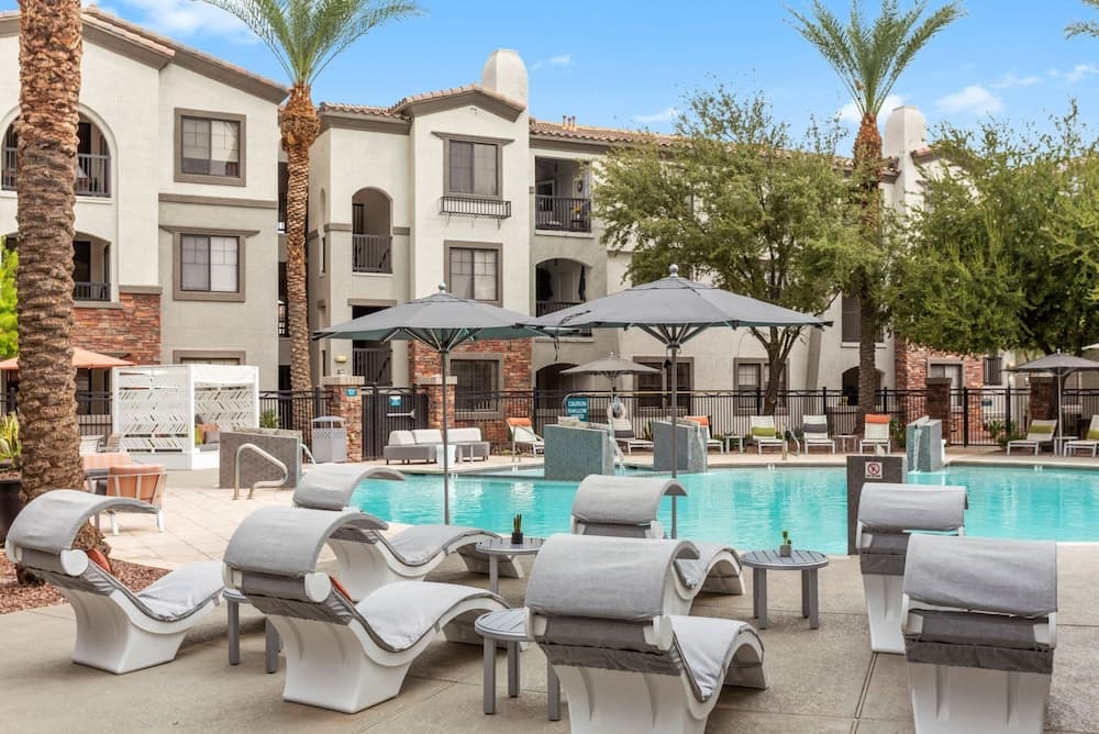 TWO CozySuites Apartment DowntownChandler gallery photo in Glendale, AZ — image 8
