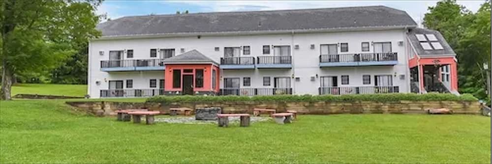 Melour Resort gallery photo in Tannersville, NY — image 28