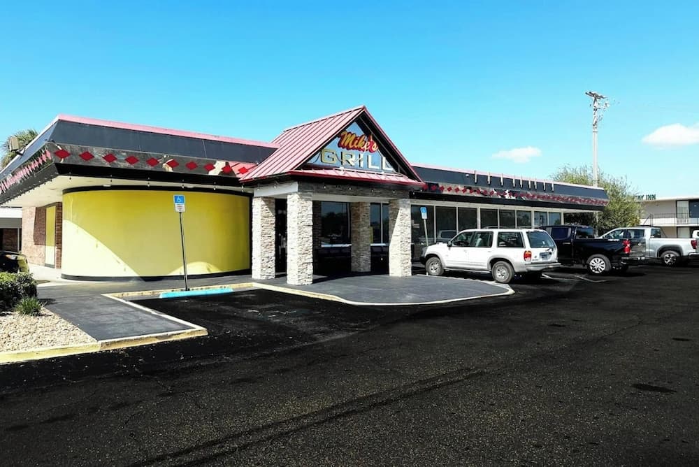 Oyo Hotel Bartow featured exterior or lobby in Bartow, FL — similar hotel