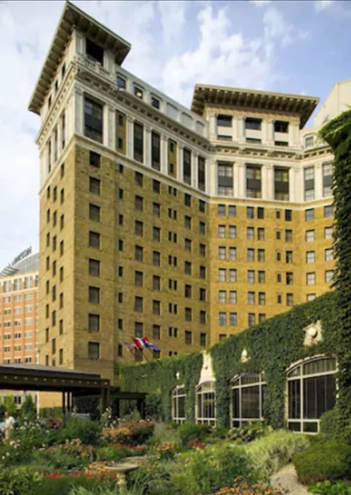 The Saint Paul Hotel — hotel in St. Paul, Minnesota
