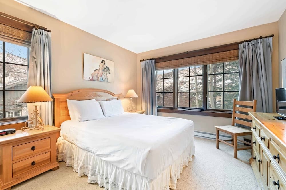 The Borders Lodge property views in Avon, CO — gallery photo 3
