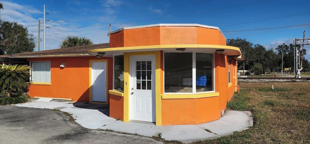 OYO Budget Inn Bartow featured exterior or lobby in Bartow, FL — similar hotel