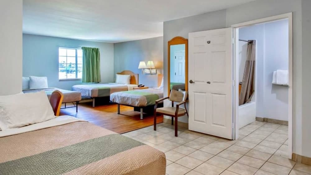 Oyo Townhouse Sulphur,LA Extended Stay I-10 property views in Sulphur, LA — gallery photo 3
