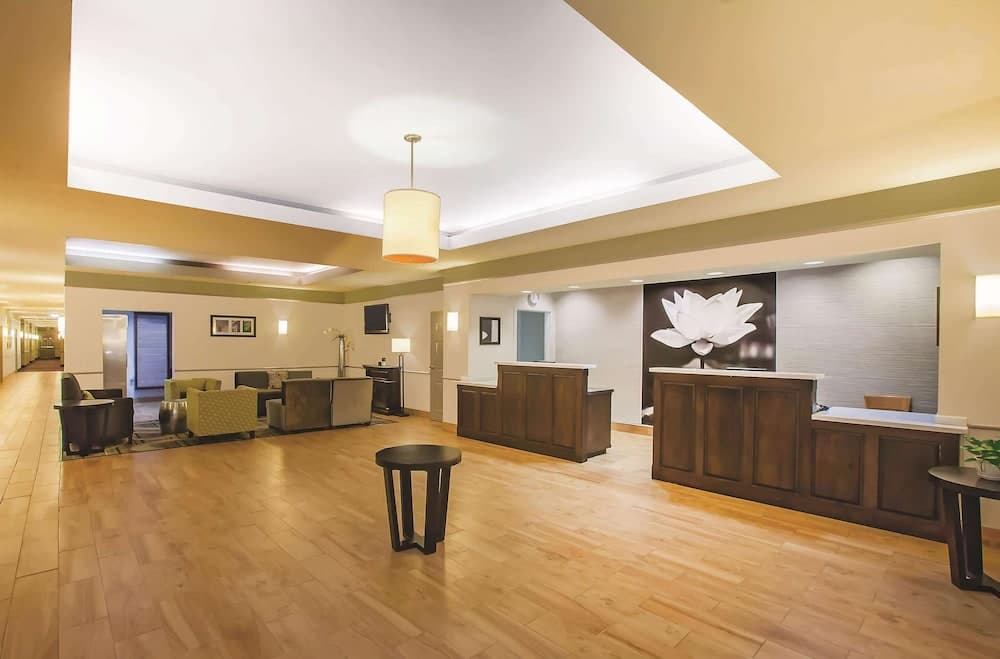 La Quinta Inn & Suites by Wyndham Beaumont West gallery photo in Beaumont, TX — image 5