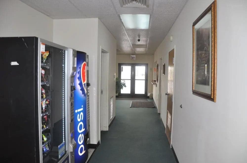 OYO Malden Airport Inn interior in Malden, MO — gallery photo 2