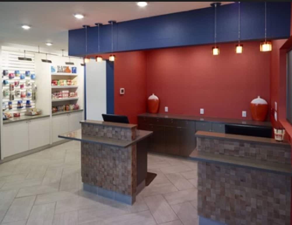 LivINN Hotel St. Paul – I-94 – East 3M Area interior in Maplewood, MN — gallery photo 2