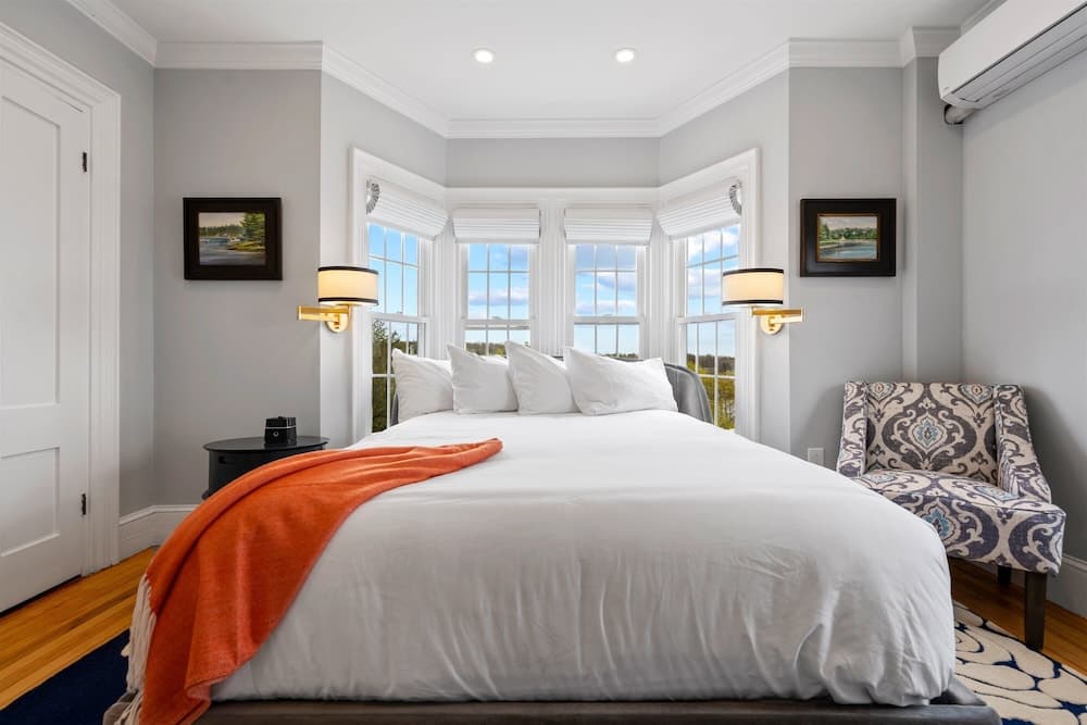 Topside Inn interior in Boothbay Harbor — gallery photo 2