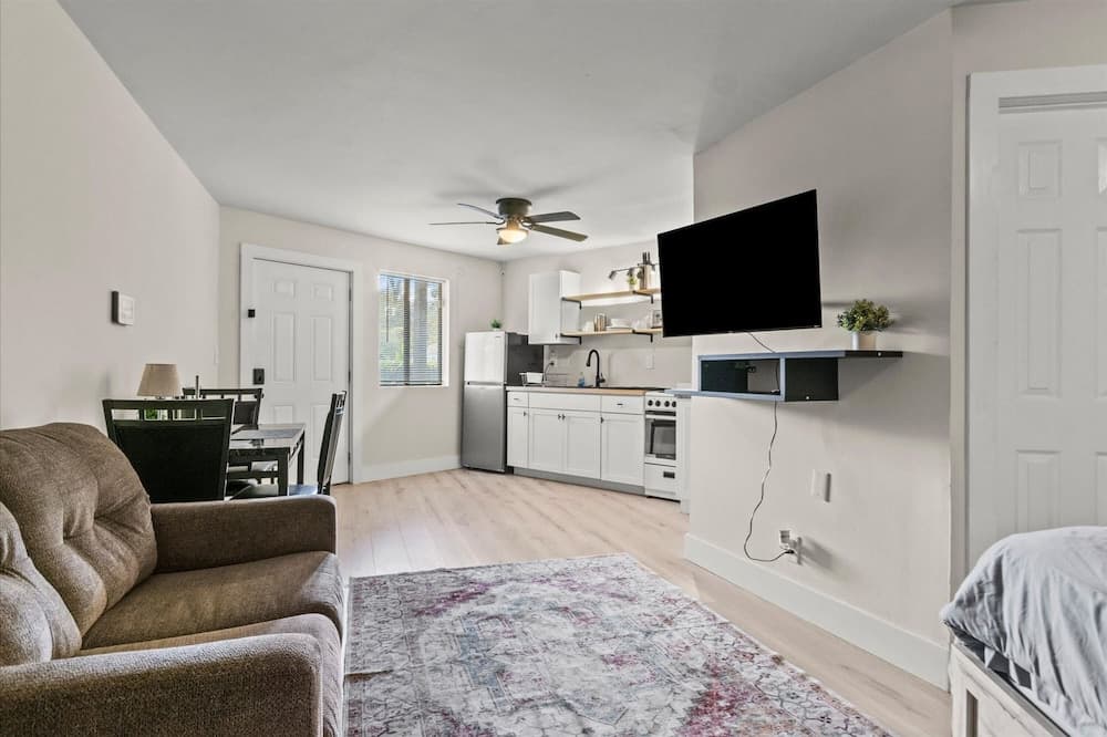 Huntsville Studio Modern Retreat Near Downtown featured exterior or lobby in Huntsville, AL — similar hotel