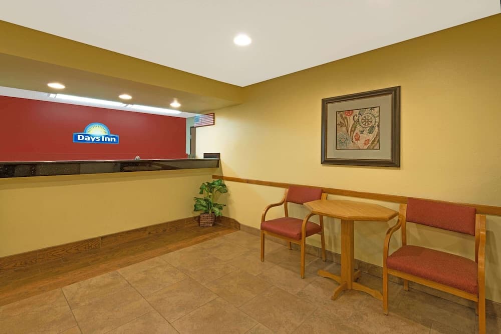 Days Inn by Wyndham Cameron interior in Cameron, MO — gallery photo 2