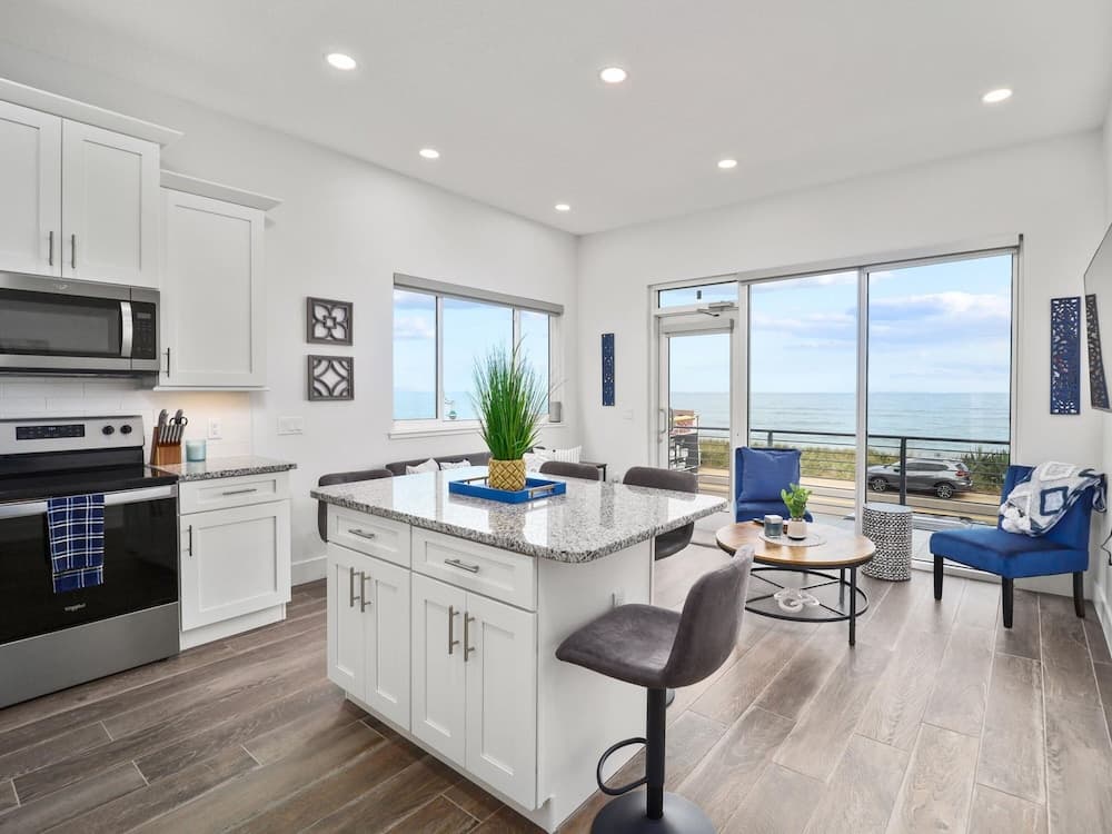Ocean Front Flagler Beach Sleeps 5 People — hotel in Flagler Beach, Florida