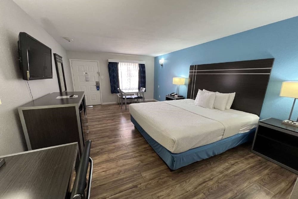 Days Inn by Wyndham Orange gallery photo in Orange, TX — image 18