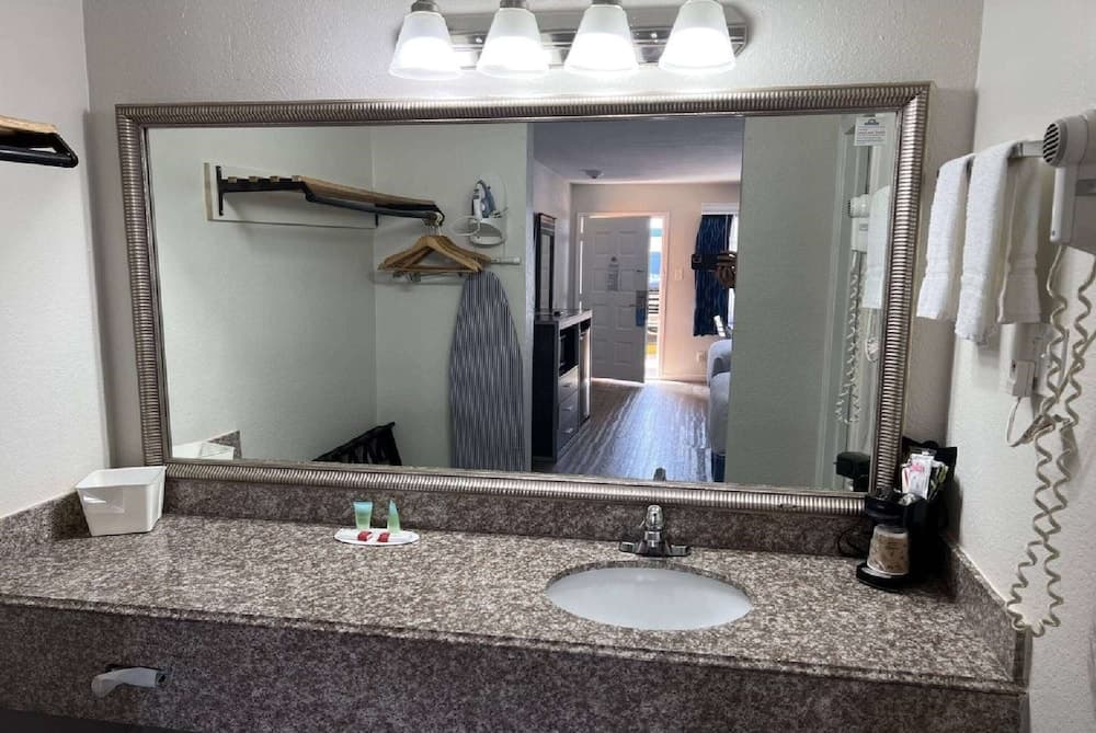 Days Inn by Wyndham Orange gallery photo in Orange, TX — image 12