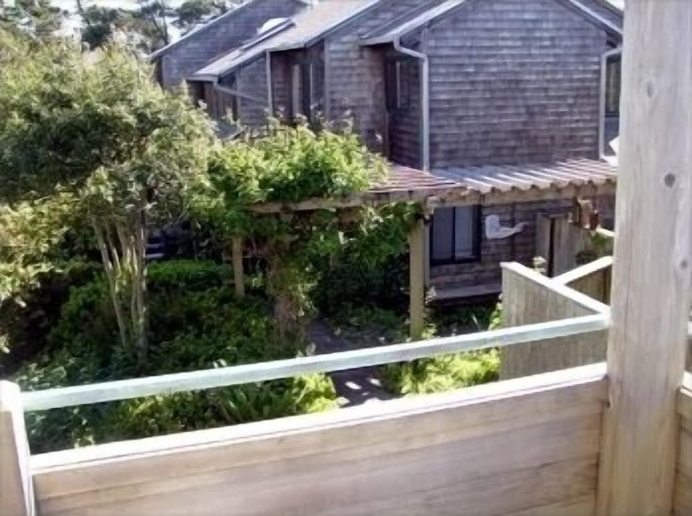 The Inn at Manzanita interior in Manzanita, OR — gallery photo 2