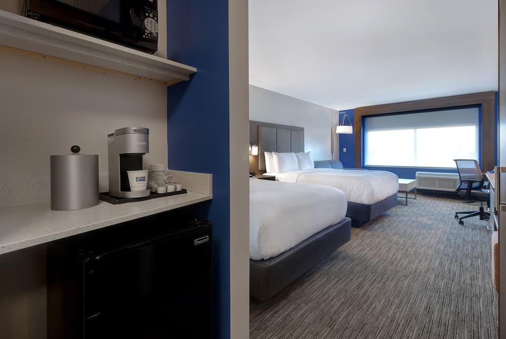 Holiday Inn Express & Suites Detroit Dearborn by IHG gallery photo in Dearborn, MI — image 16