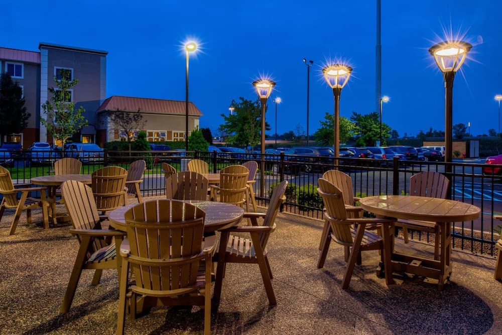 Hampton Inn & Suites Wixom gallery photo in Wixom, MI — image 45