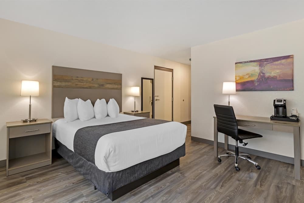 Executive Residency By Best Western Waterloo & Cedar Falls interior in Waterloo, IA — gallery photo 2