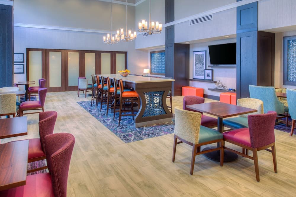 Hampton Inn & Suites Wixom gallery photo in Wixom, MI — image 13