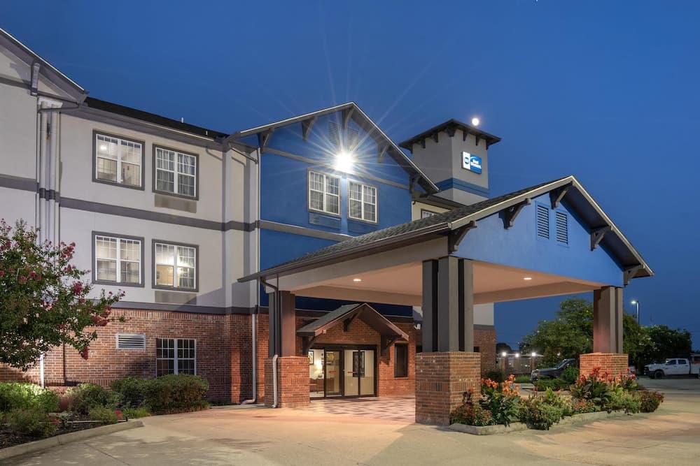 Best Western Plaquemine Inn featured exterior or lobby in Plaquemine, LA — similar hotel