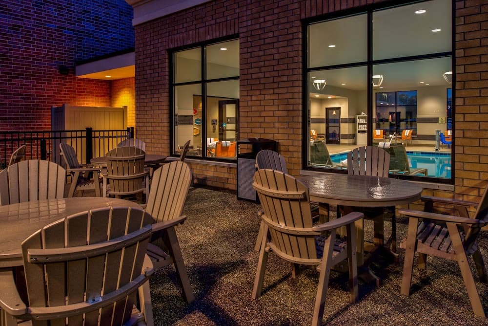 Hampton Inn & Suites Wixom gallery photo in Wixom, MI — image 38