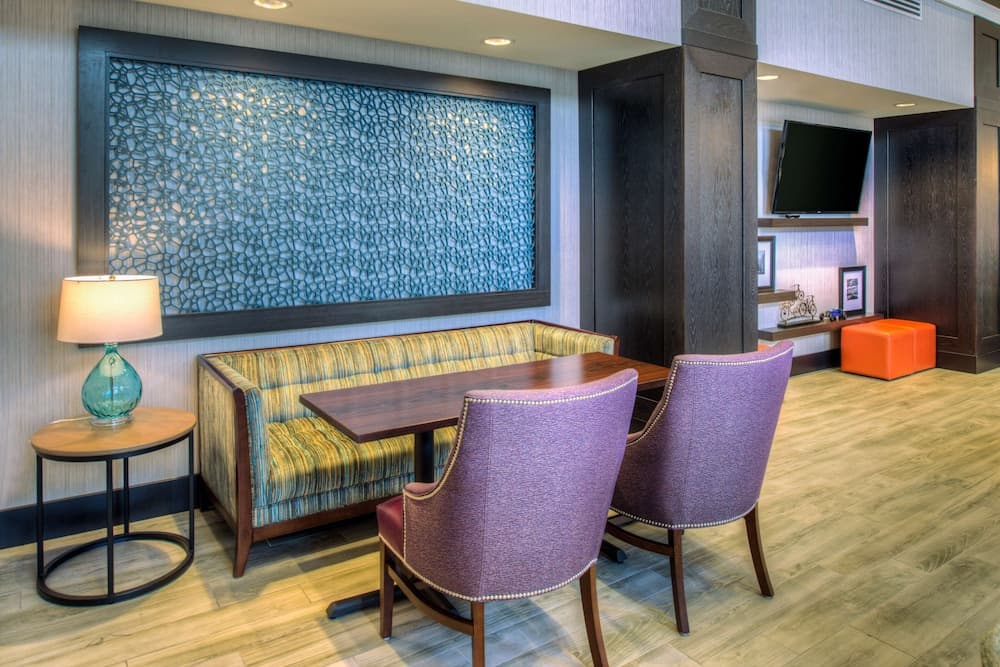 Hampton Inn & Suites Wixom gallery photo in Wixom, MI — image 7
