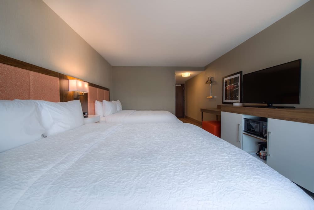 Hampton Inn & Suites Wixom gallery photo in Wixom, MI — image 14