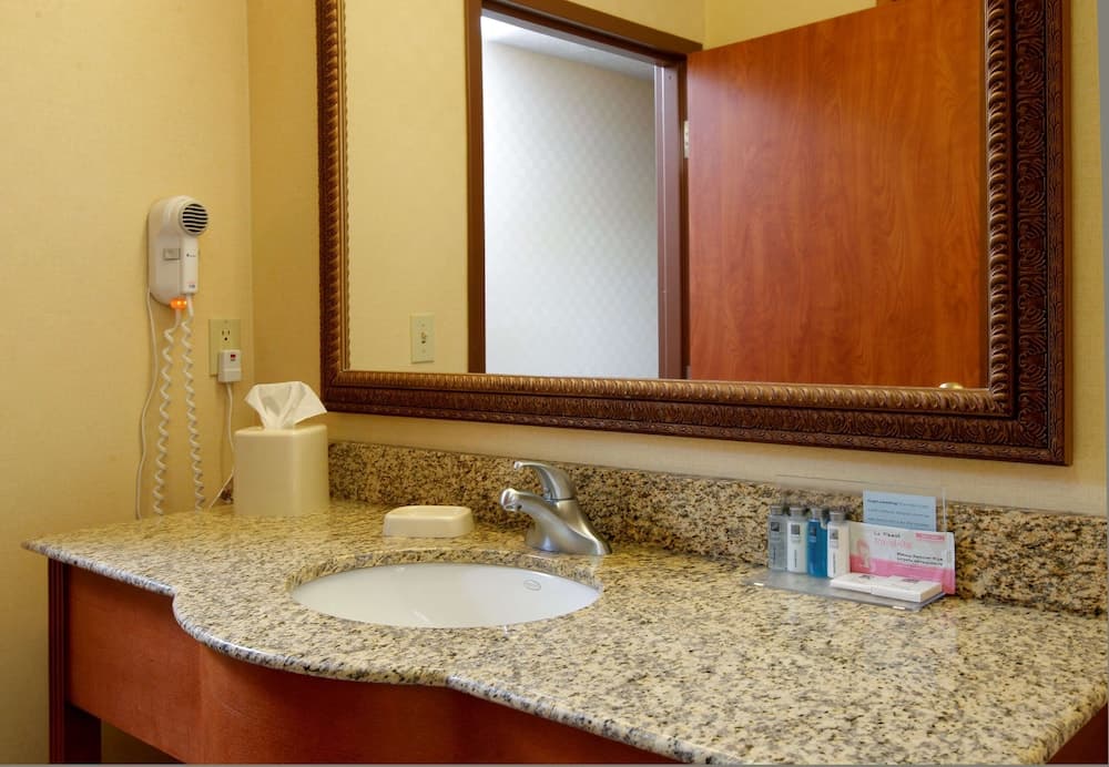 Hampton Inn Waterloo Cedar Valley gallery photo in Waterloo, IA — image 16