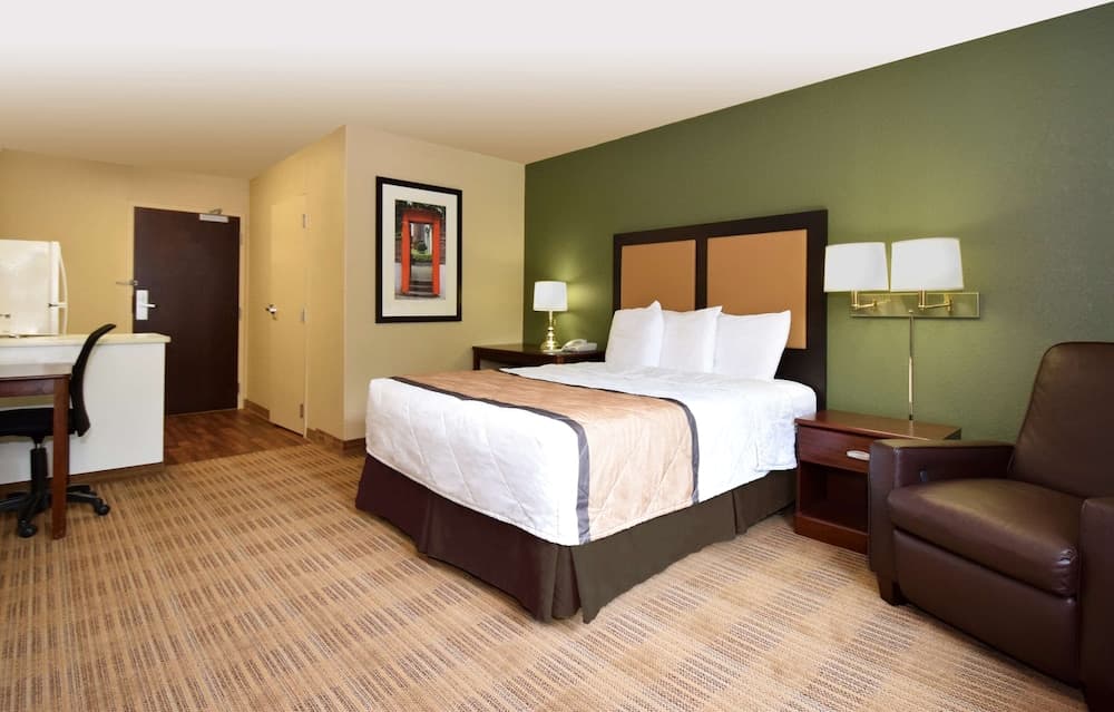Extended Stay America Suites DC Fairfax Fair Oaks Mall interior in Fairfax, VA — gallery photo 2