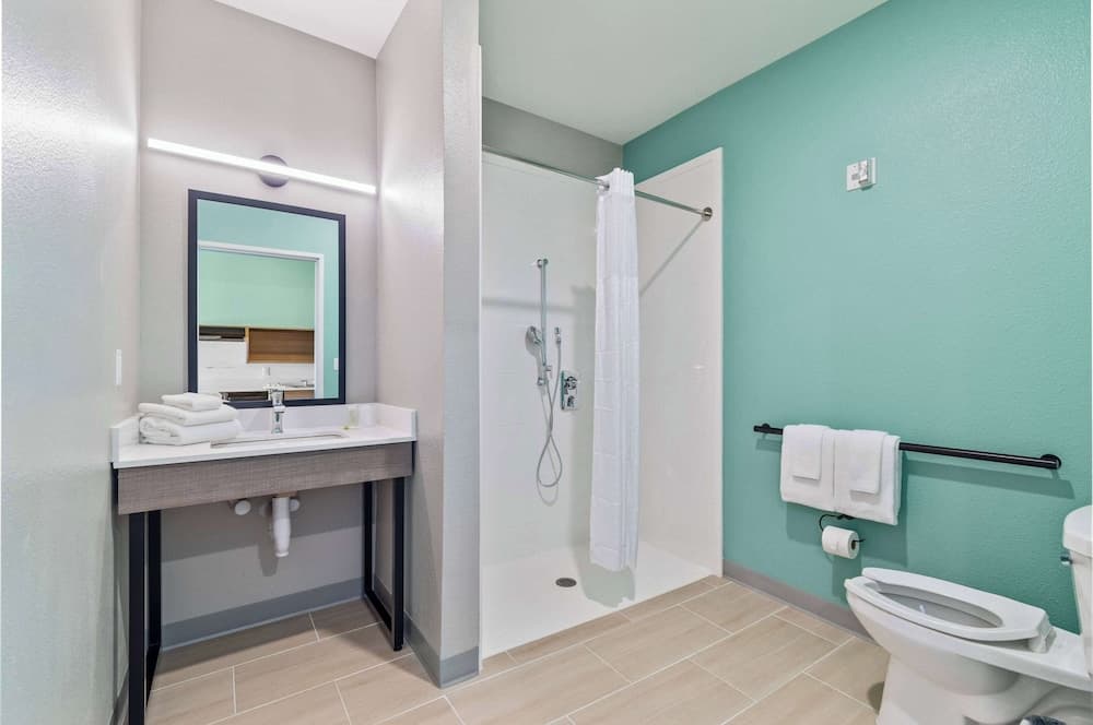 ECHO Suites Extended Stay by Wyndham Dallas Plano/Richardson gallery photo in Plano, TX — image 27