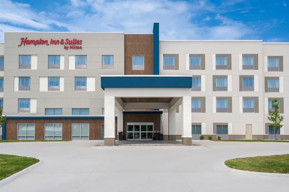 Hampton Inn & Suites Alpena featured exterior or lobby in Alpena, MI — similar hotel