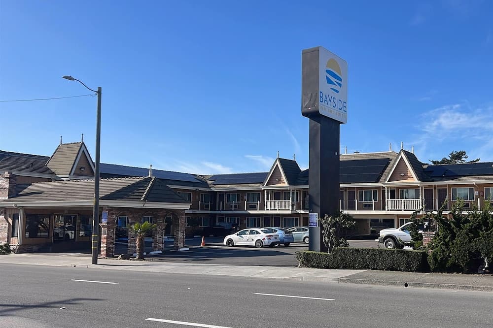 Ramada Bayside Inn & Suites Eureka featured exterior or lobby in Eureka, CA — similar hotel