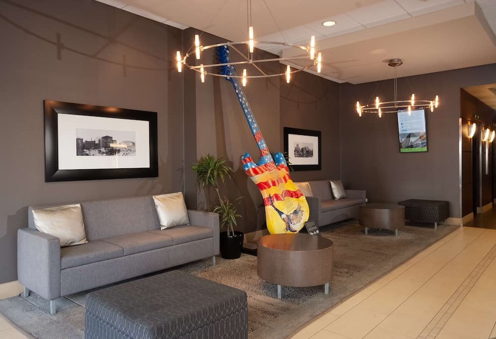 DoubleTree by Hilton Hotel Cleveland Downtown - Lakeside interior in Cleveland, OH — gallery photo 2