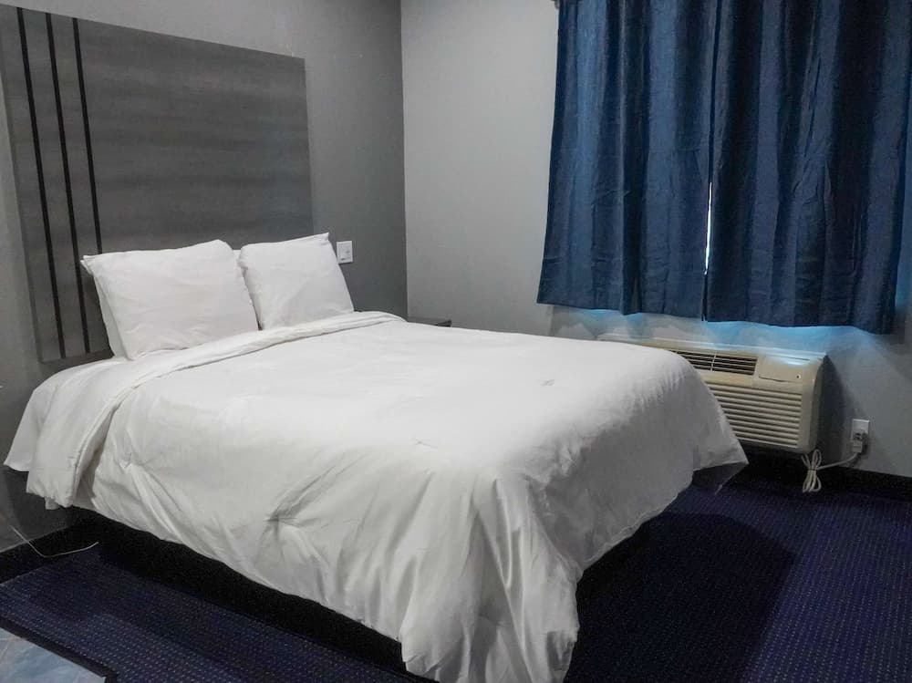 Americas Best Value Inn & Suites Bush Intl Airport interior in Humble, TX — gallery photo 2