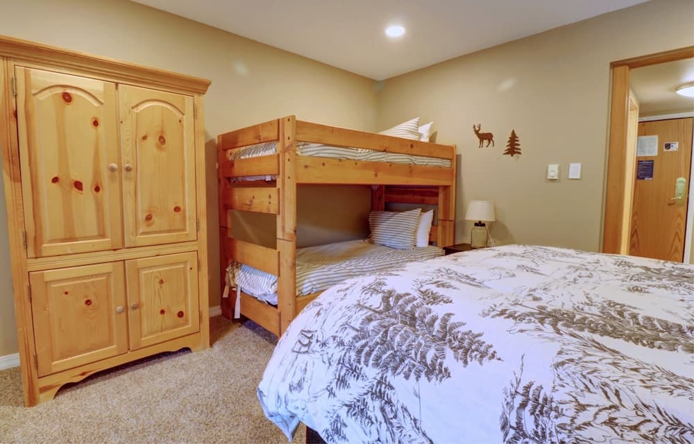 Ski-In Ski-Out Center Village Hotel Room - CM217 by Redawning interior in Copper Mountain, CO — gallery photo 2