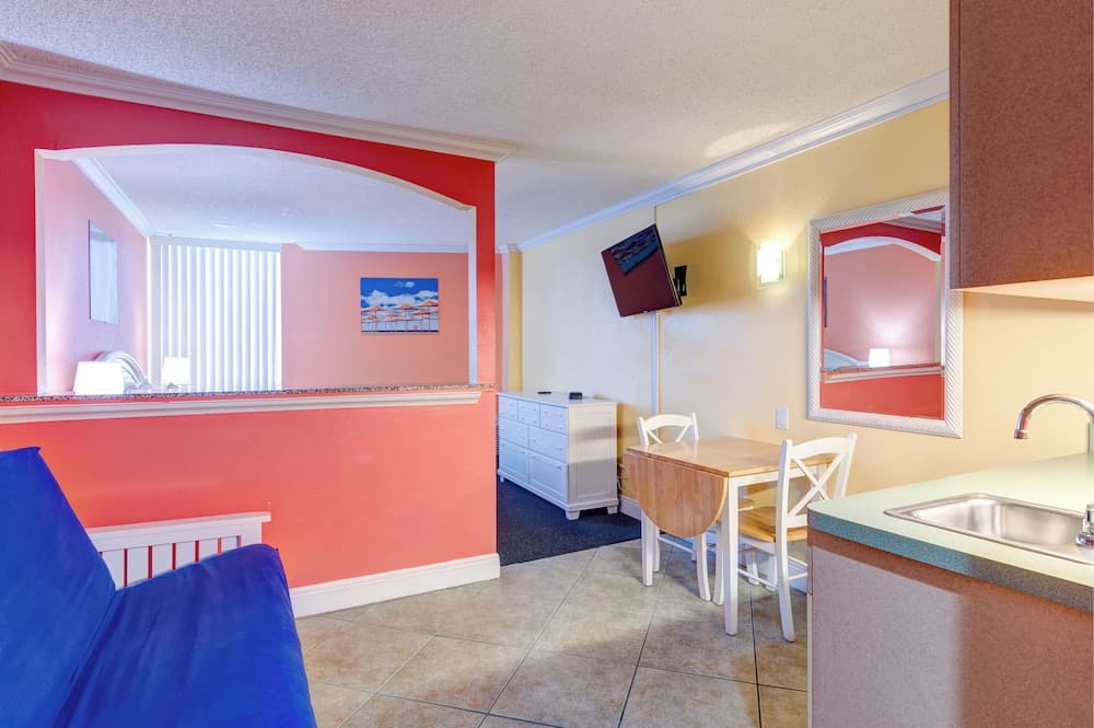 Pelican Pointe Clearwater Beach Hotel interior in Clearwater Beach, FL — gallery photo 2