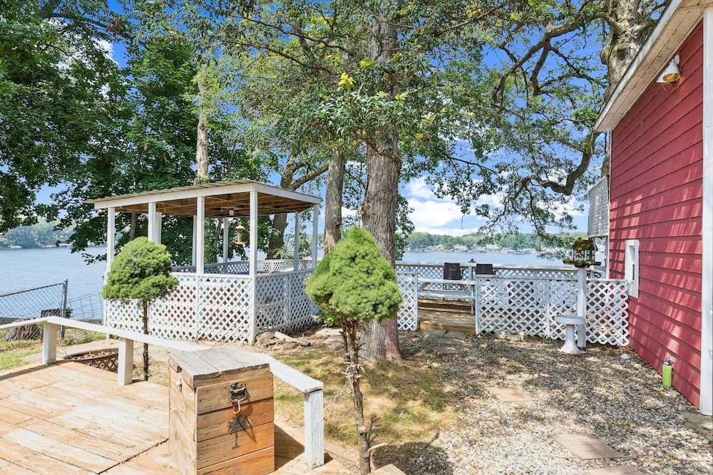 Dave's Last Resort Lakeside - Long Stay Discount - Cozy Cabin 6 1 Bedroom Hotel Room property views in Monticello, IN — gallery photo 3