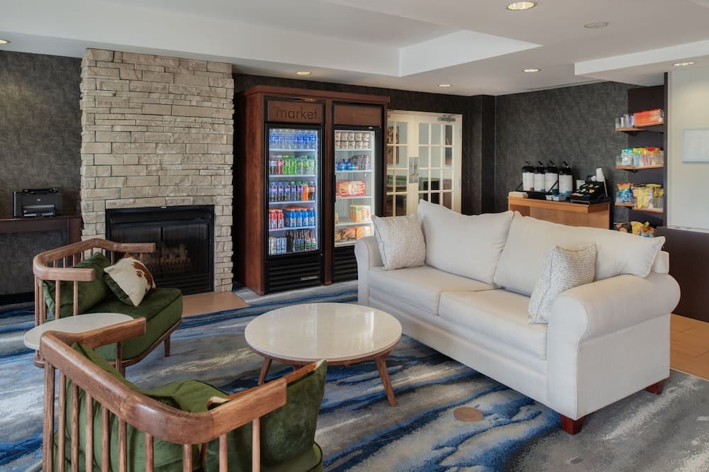 Fairfield Inn & Suites Dayton Troy interior in Troy, OH — gallery photo 2