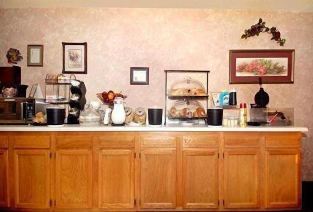 Econo Lodge Longmont East gallery photo in Longmont, CO — image 45