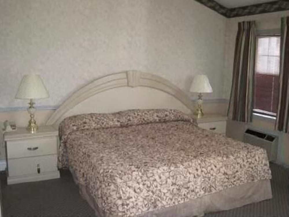 Parsippany Inn and Suites Morris Plains interior in Morris Plains, NJ — gallery photo 2
