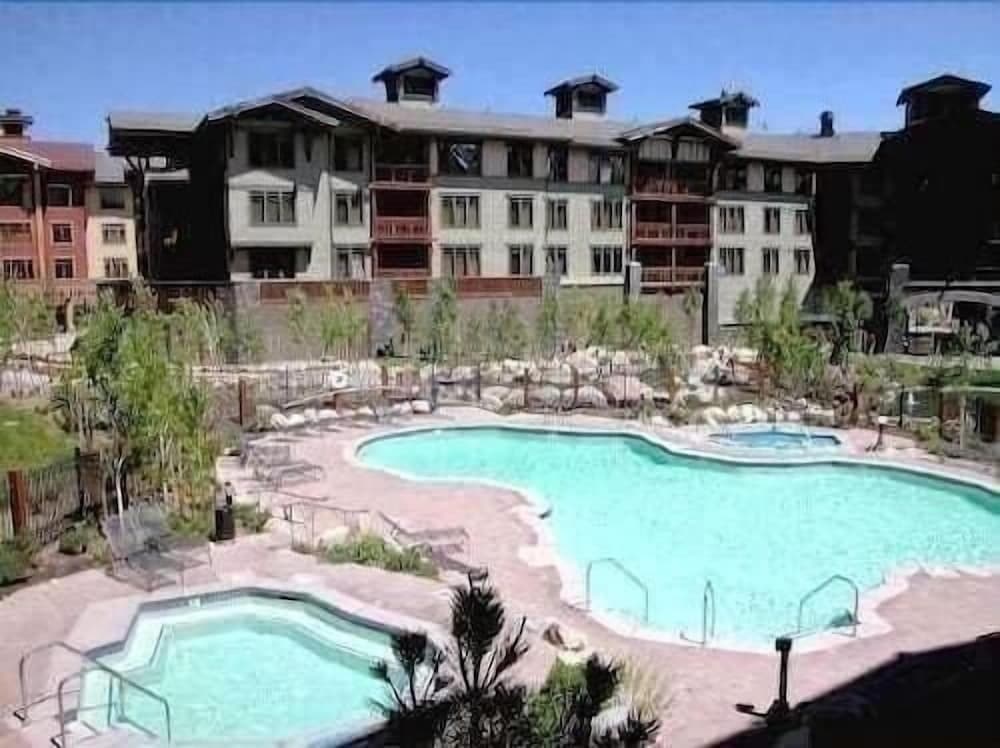 Village 2230 White Mountain Lodge interior in Mammoth Lakes, CA — gallery photo 2