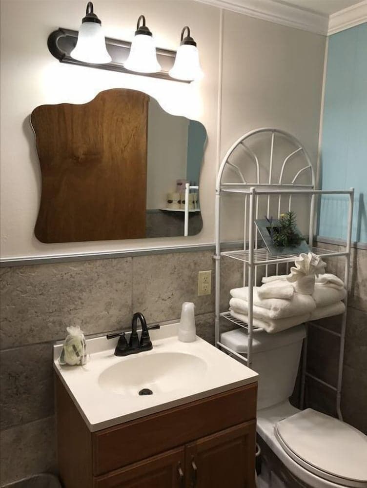 Seacrest Inn interior in Block Island — gallery photo 2