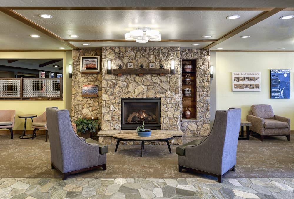 Yavapai Lodge interior in Grand Canyon, AZ — gallery photo 2