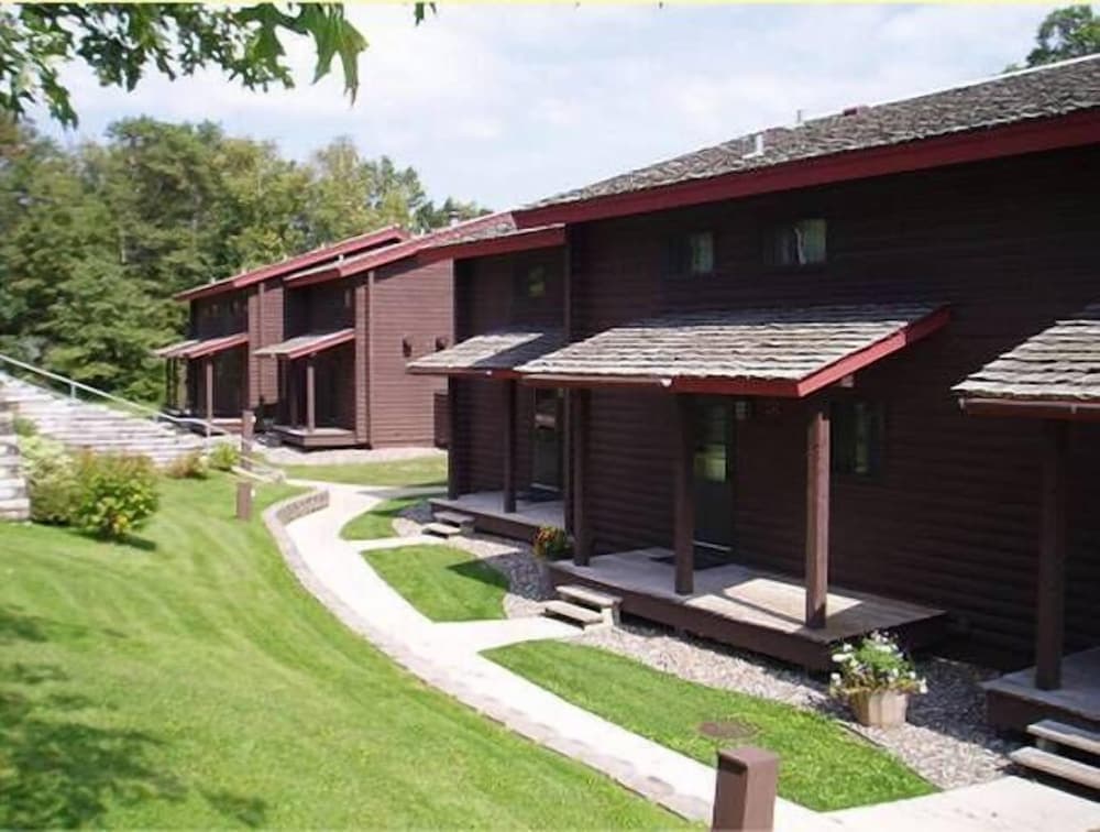 Pelican Bay featured exterior or lobby in Pequot Lakes, MN — similar hotel