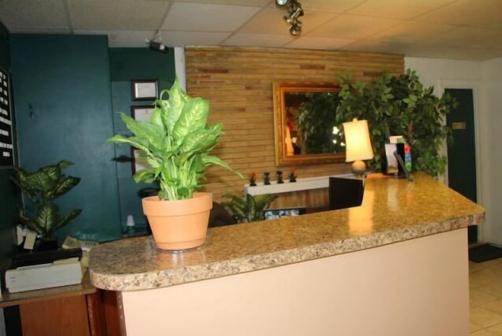 Scottish Inn interior in Madison Heights, VA — gallery photo 2