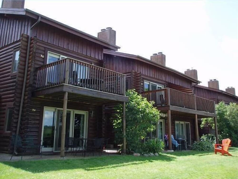 Point Condominiums featured exterior or lobby in Pequot Lakes, MN — similar hotel
