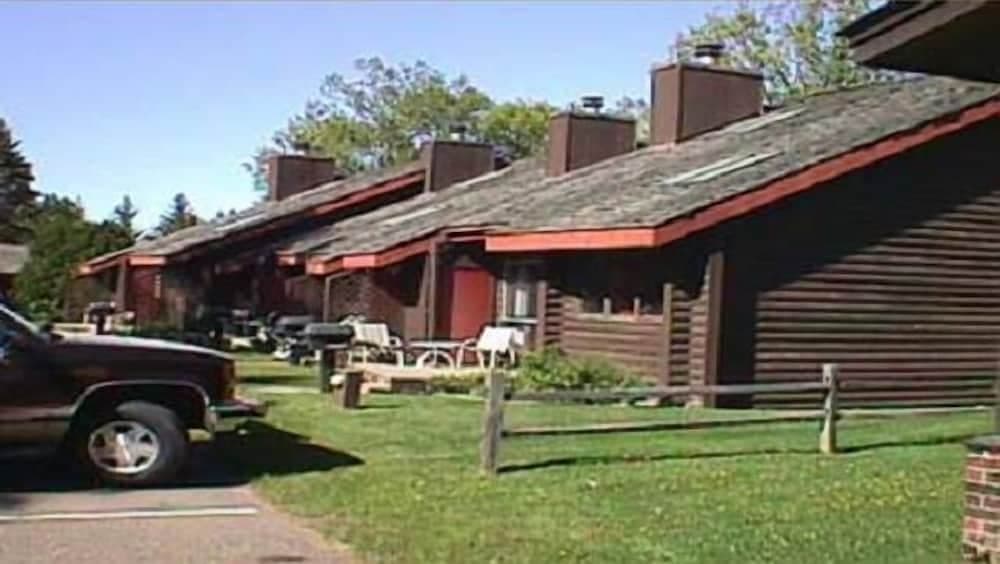 Pelican Woods featured exterior or lobby in Pequot Lakes, MN — similar hotel