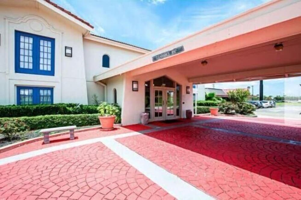 Scottish Inns and Suites Texas City, TX property views in Texas City, TX — gallery photo 3